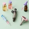 Additifs nettoyants injecteurs : ce qui agit vraiment dans le réservoir et ce qui ne fait que colorer l'essence