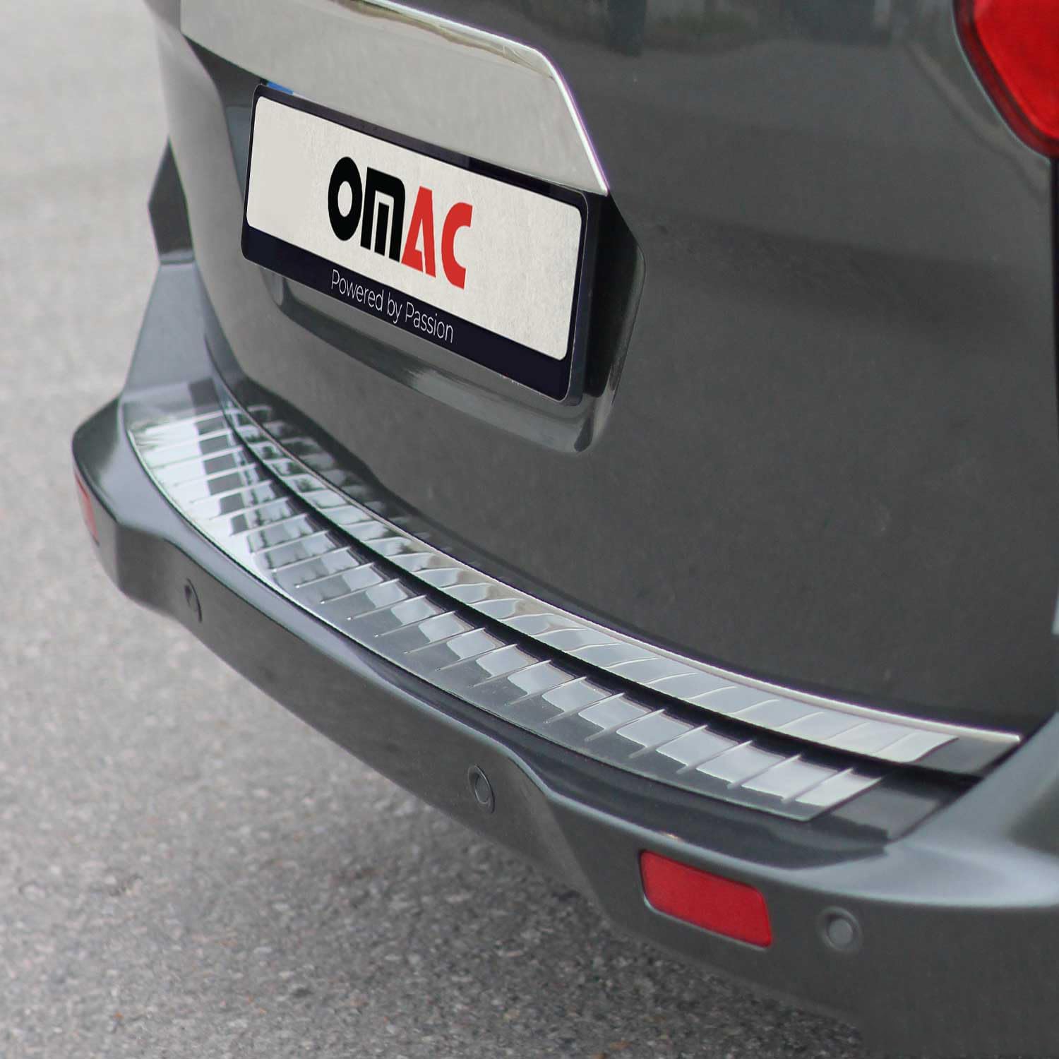 Protection Seuil de Pare-Chocs arrière - Compatible avec Renault Clio Grandtour 2013-2019 - Couverture de Seuil de Coffre - Bande Seuil de Chargement - Style élégant - en Acier INOX Chromé